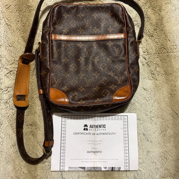 🔥 COA Louis Vuitton Danube Monogram Crossbody Bag in GUC 🔥 - Picture 2 of 15